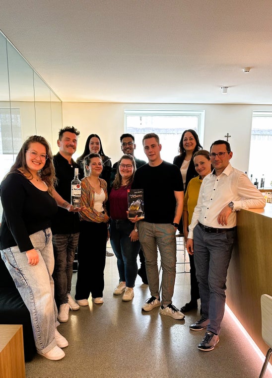 Die Kursteilnehmer*innen mit dem Referenten Stefan Haneder und den Verantwortlichen für die Berufliche Weiterbildung an der LBS Savoy