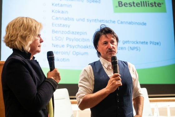 „Nicht agieren, sondern hinschauen, zuhören und dann reagieren“, war einer der Tipps, die Bettina Meraner und Martin Fronthaler dem Publikum mitgaben. (Foto: Ivo Corrà)