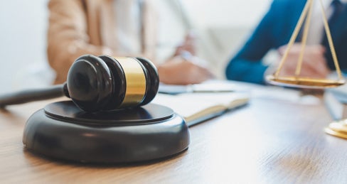 Klärendes Treffen mit Primaren (Foto 123rf)