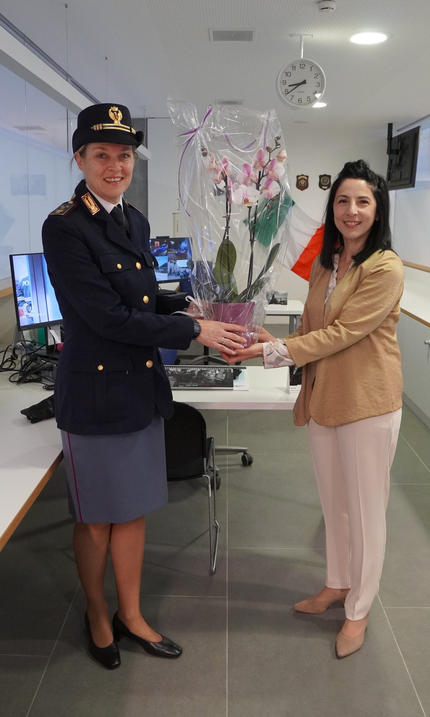 La Direttrice sostituta di Comprensorio, Stefania Bertolami, con la Sovraintendente capo, Cindy Oberhöller