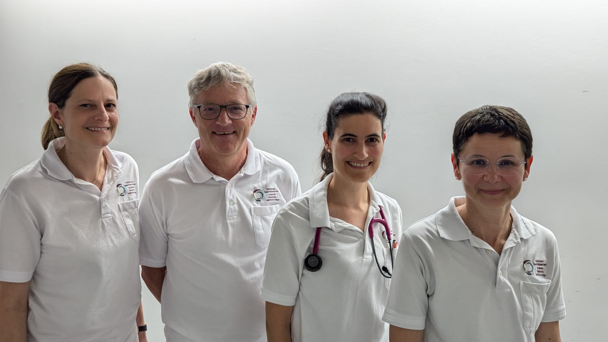 Das Team der Diabetes-Ambulanz mit dem Primar: von links Dr.in Julia Engl, Dr. Othmar Bernhart, Dr.in Judith Larcher, Dr.in Angelika Mayrl. Foto Sabes