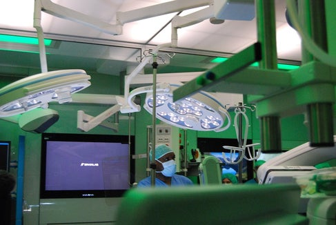 Klimaanlage in den OPs am Krankenhaus Bozen wird durch Kühlgerät unterstützt