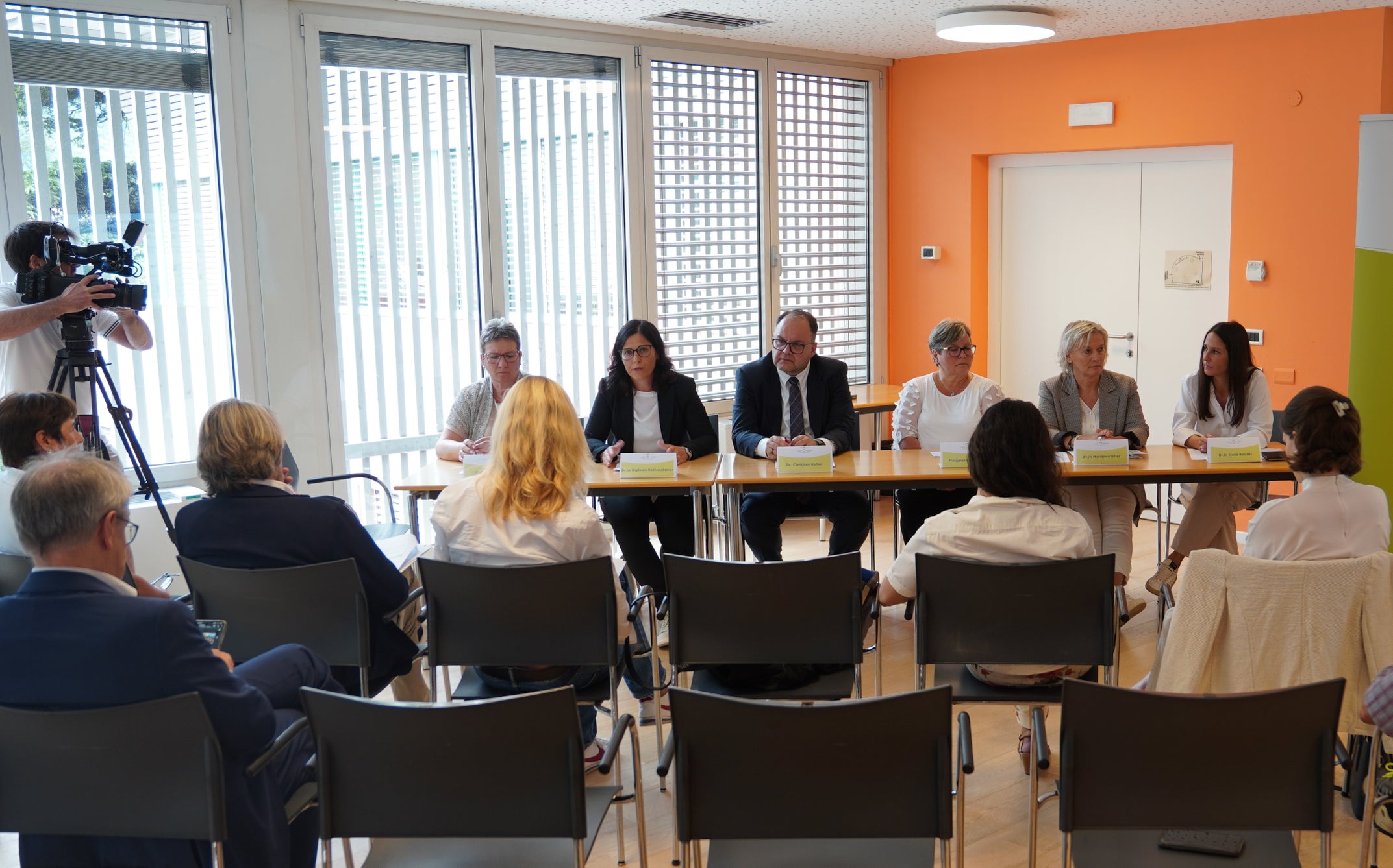 Pressekonferenz zur Familienzentrierten Pflege in Südtirol
