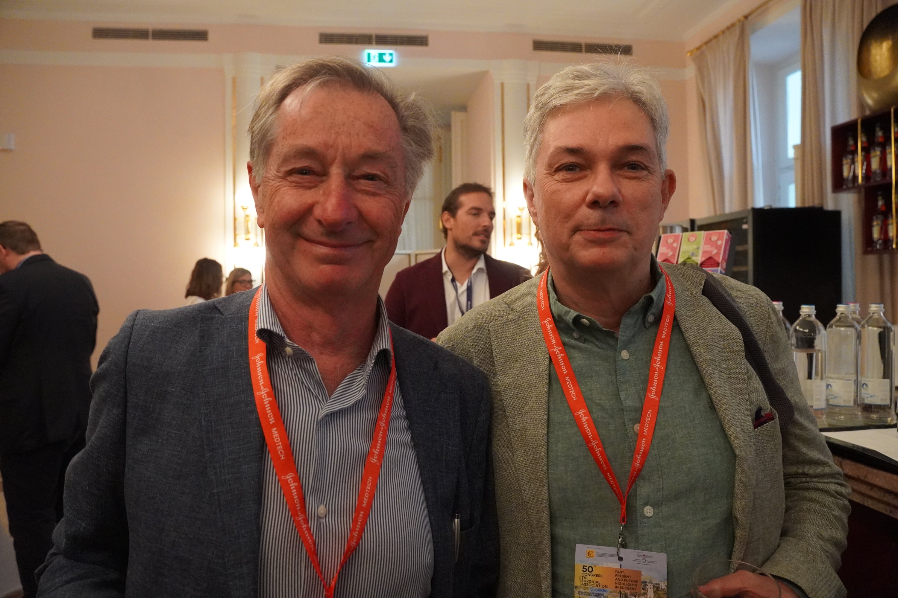 Dr. Federico Martin, ehemaliger Primar der Chirurgie Bozen (li.) und Dr. Antonio Frena, heute Primar der Chirurgie Bozen (Foto: Sabes/SF)