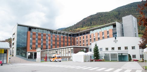 Neue Ansätze bei Dickdarmtumoren im Krankenhaus Brixen