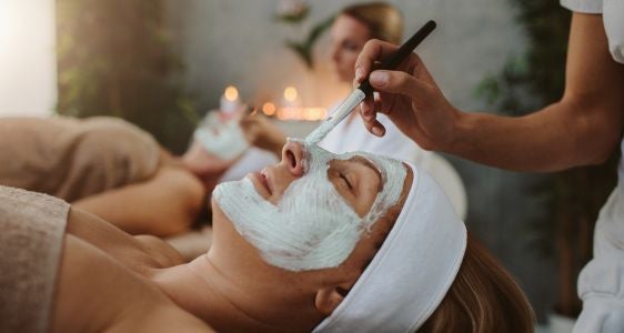 Estetica, acconciatori, barbieri, piercing