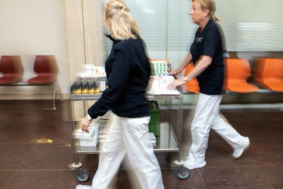 Paracetamol, Ibuprofen, Clozapin und niedermolekulare Heparine gehören zu den Wirkstoffen, die am häufigsten abgegeben werden. (Foto: Ivo Corrà)