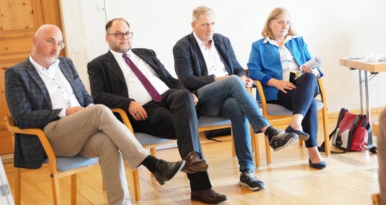 (V.l.) Michael Mian, Christian Kofler, Josef Widmann, Laura Schrott