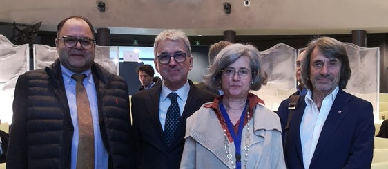 v.l.n.r.: Generaldirektor Christian Kofler, Primar Enrico Bertelli, Fachärztin Patrizia Spinell und Landesrat Hubert Messner