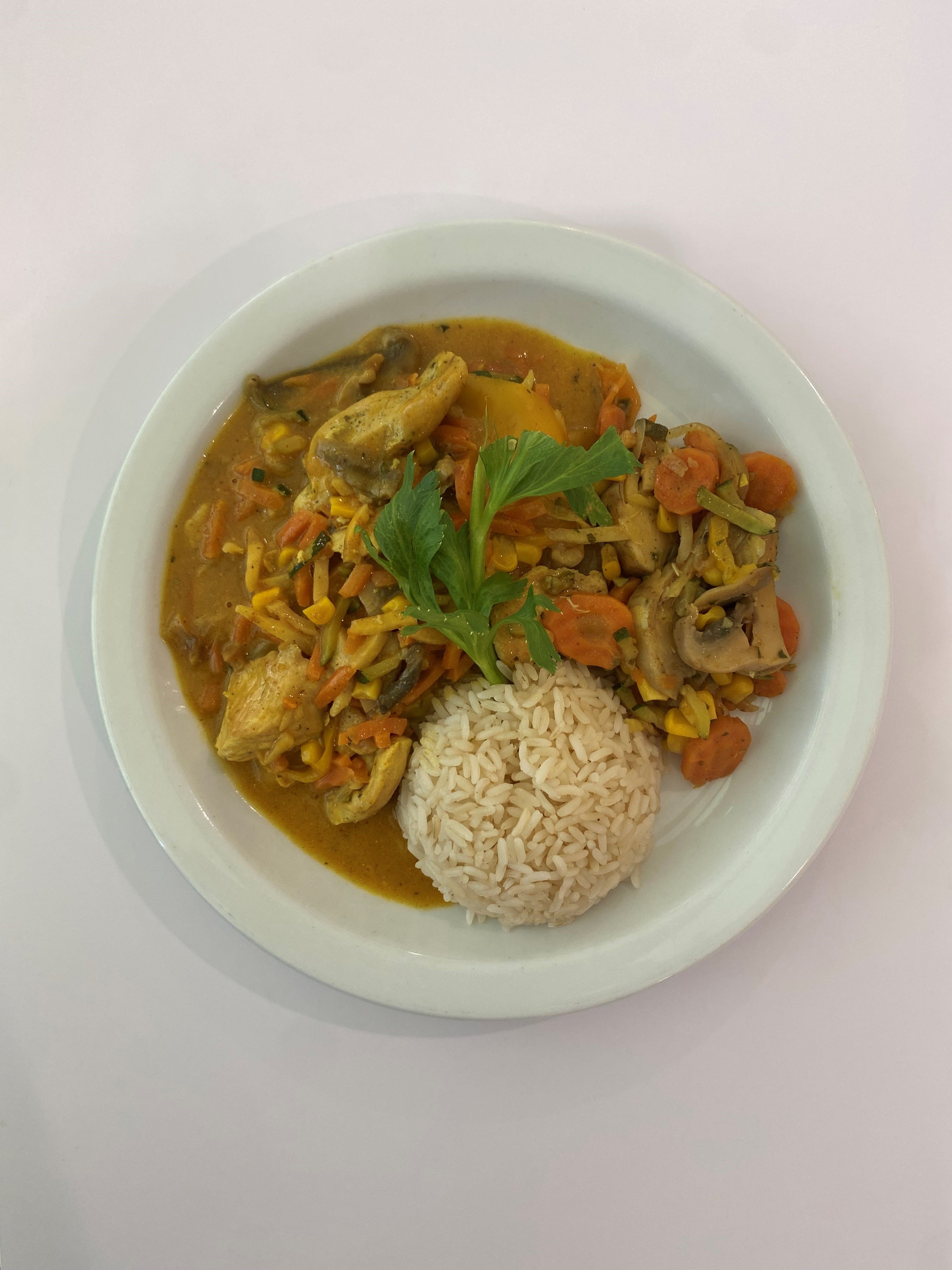 Reispfanne mit Truthahnstreifen