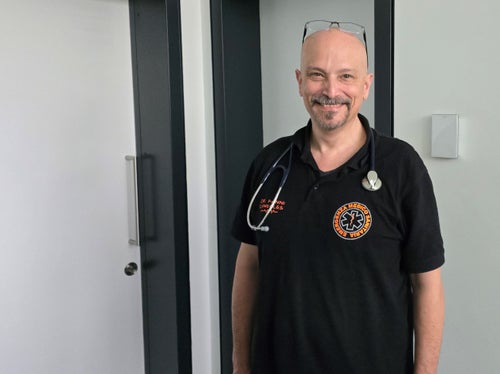 Der Nephrologe und Internist, Dr. Fanni Canelles, arbeitet in der Notaufnahme des Krankenhauses Meran