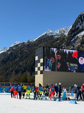 Seit 2021 lautet das Motto der Olympischen Spiele „Citius, Altius, Fortius – Communiter“, auf Deutsch ubersetzt: Schneller, hoher, starker – gemeinsam. Gerade das Gemeinsame, der Teamgeist, war bei Freiwilligen und Mitarbeitern und Mitarbeiterinnen aus den verschiedenen Bereichen zu spuren. 