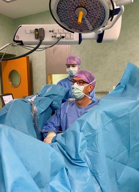 Primar Michael Aigner während eines Eingriffs