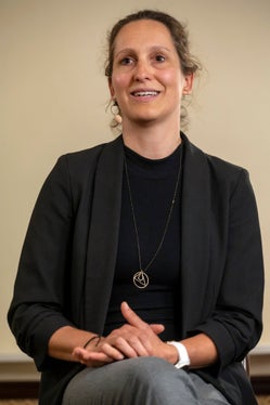 Barbara Amhof, Phyiotherapeutin (Foto Ivo Corrà)