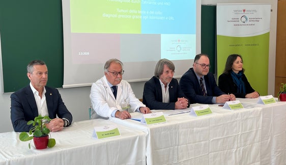 v.l.n.r.: Dr. Guido Singer, Dr. Luca Calabrese, Dr. Hubert Messner, Dr. Christian Kofler und Dr.in Dagmar Regele (Foto Sabes/sf)