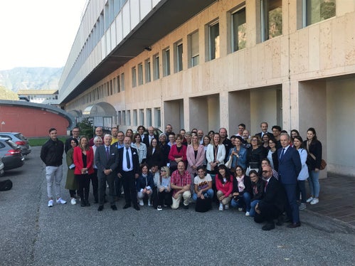Gruppenfoto mit den frisch ausgebildeten Referentinnen und Referenten aus dem klinischen Bereich für das Risk-Management
