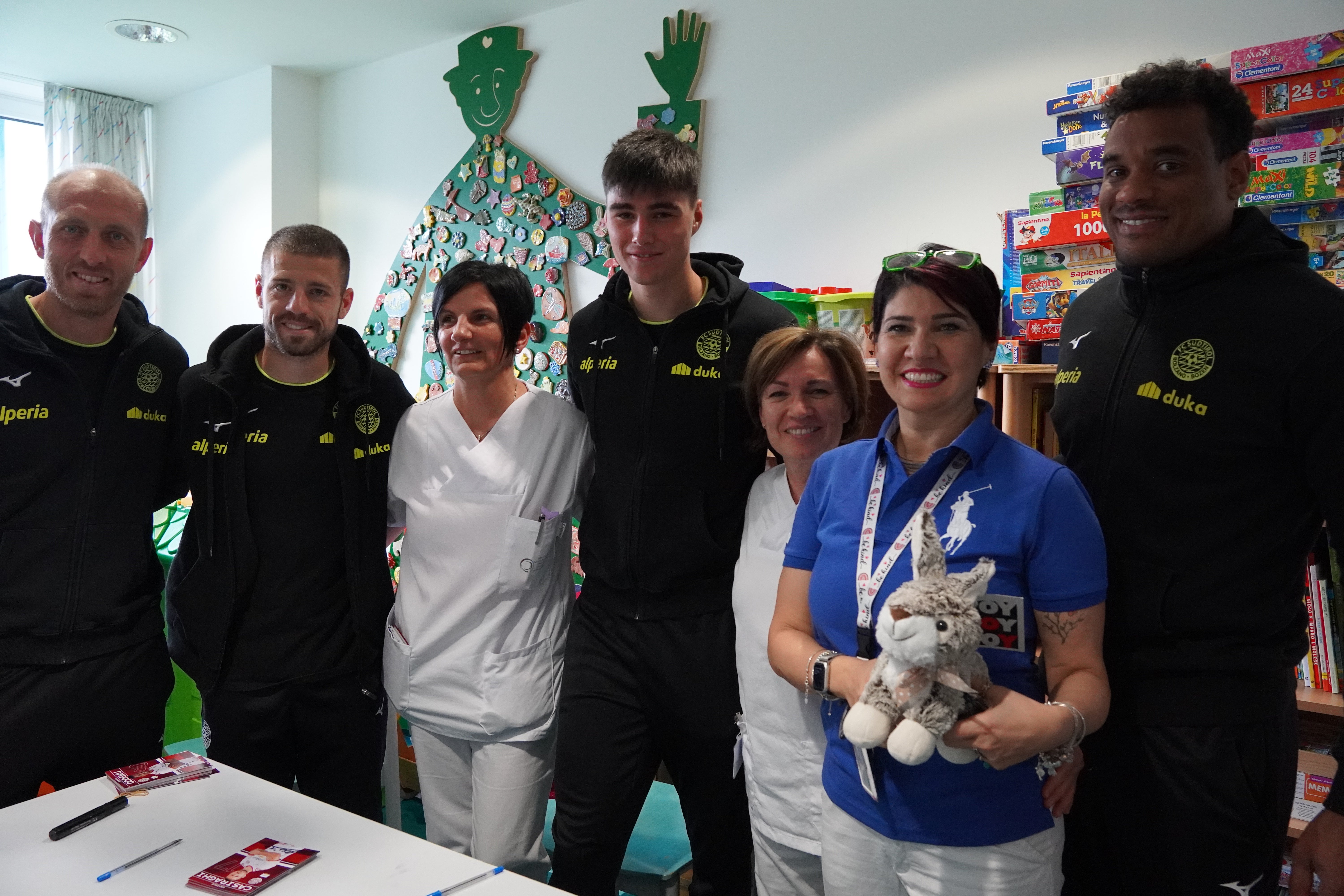 Das Krankenpflegeteam mit den Spielern 