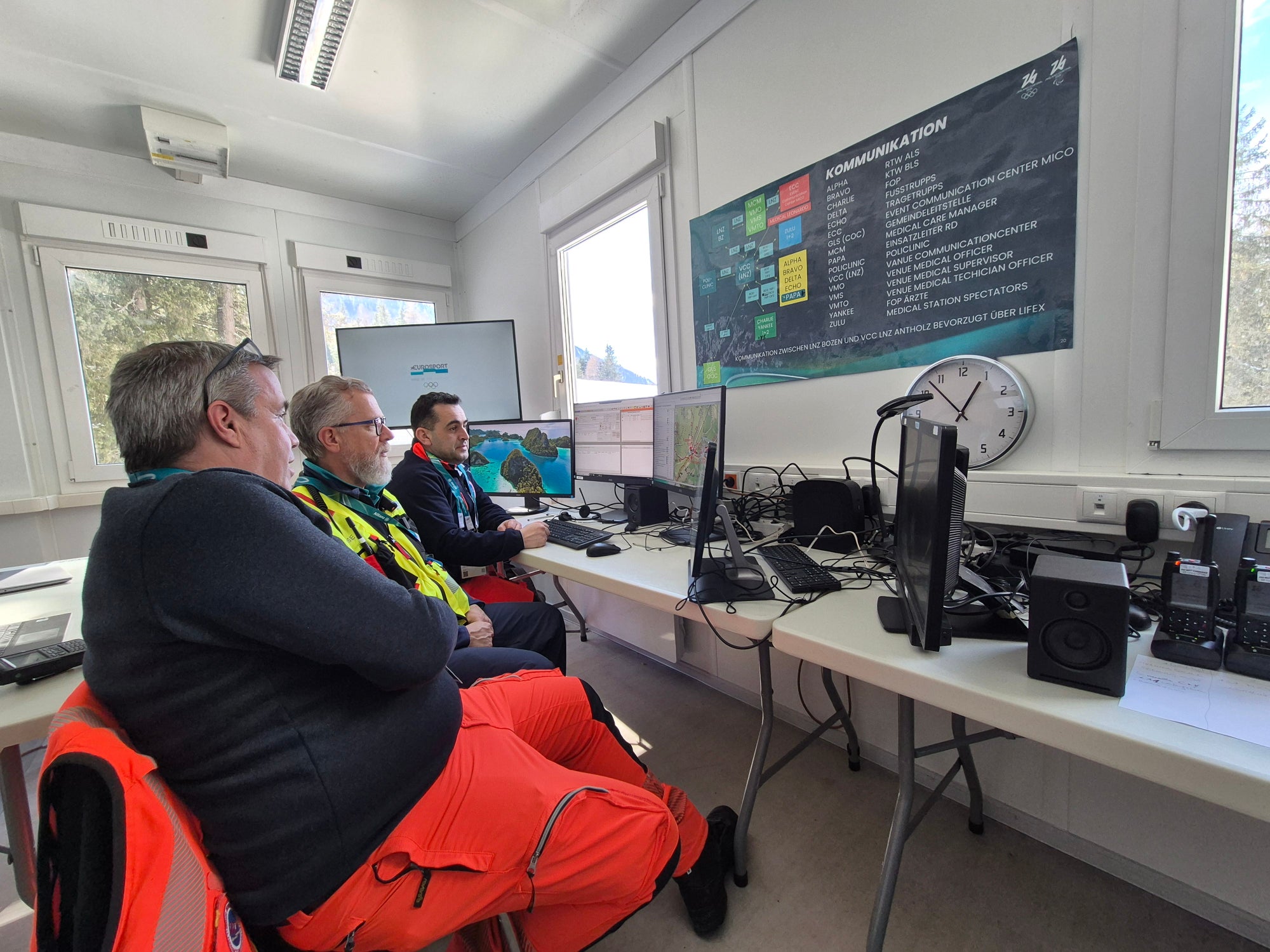 v.l.n.r.: Andrea Ruscelli (Krankenpfleger Notfallmedizin), Paolo Berenzi (Koordinator Landesnotrufzentrale), Stefan Pichler (Disponent Dienst für Rettungs- und Notfallmedizin)