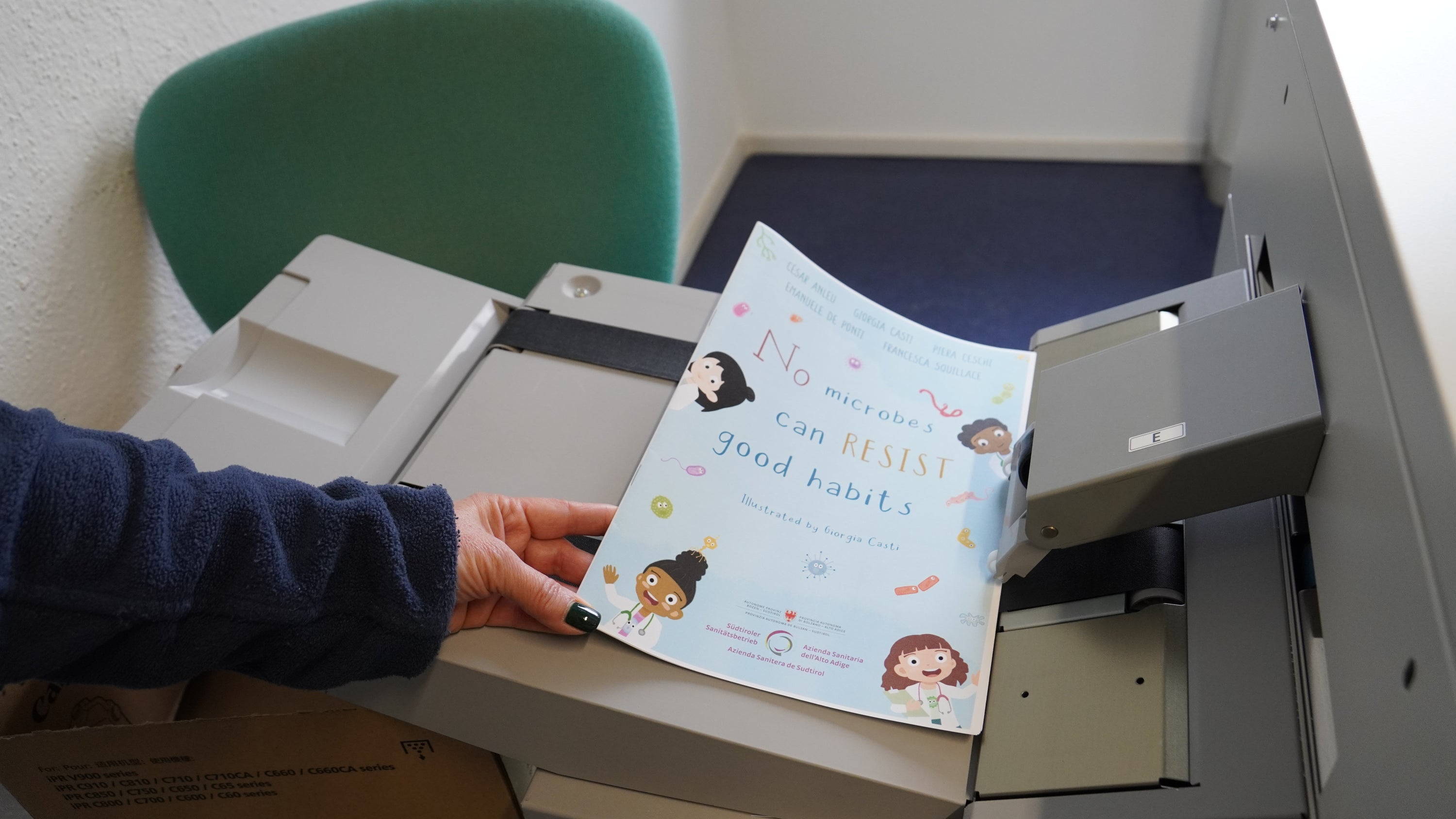 Die interne Druckerei stellt rasch und zuverlässig verschiedene Infomaterialien her (Foto: Francesco Vendemia)