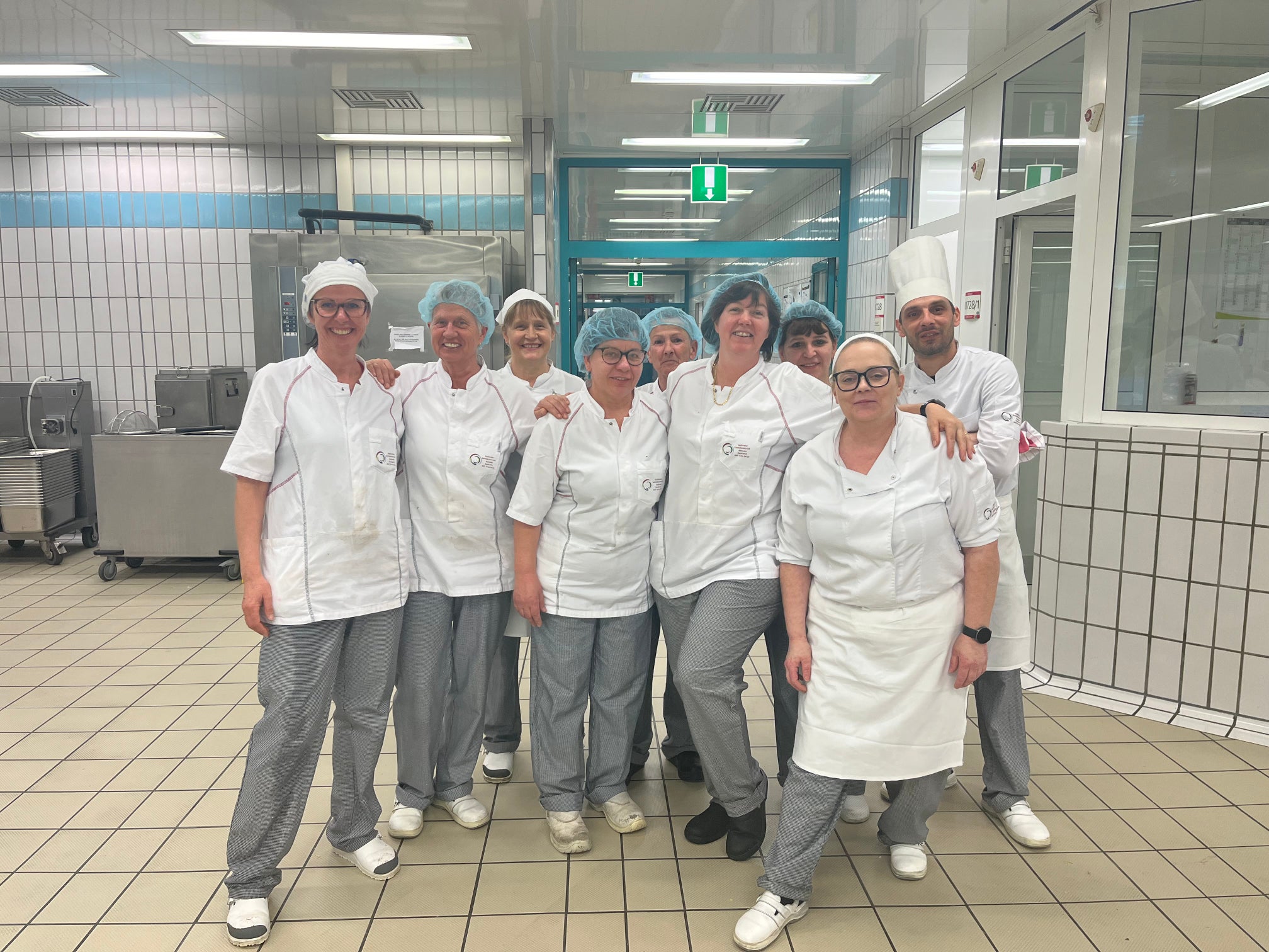 Giovanna Mascarin und ihr starkes Team der Küche im Krankenhaus Meran