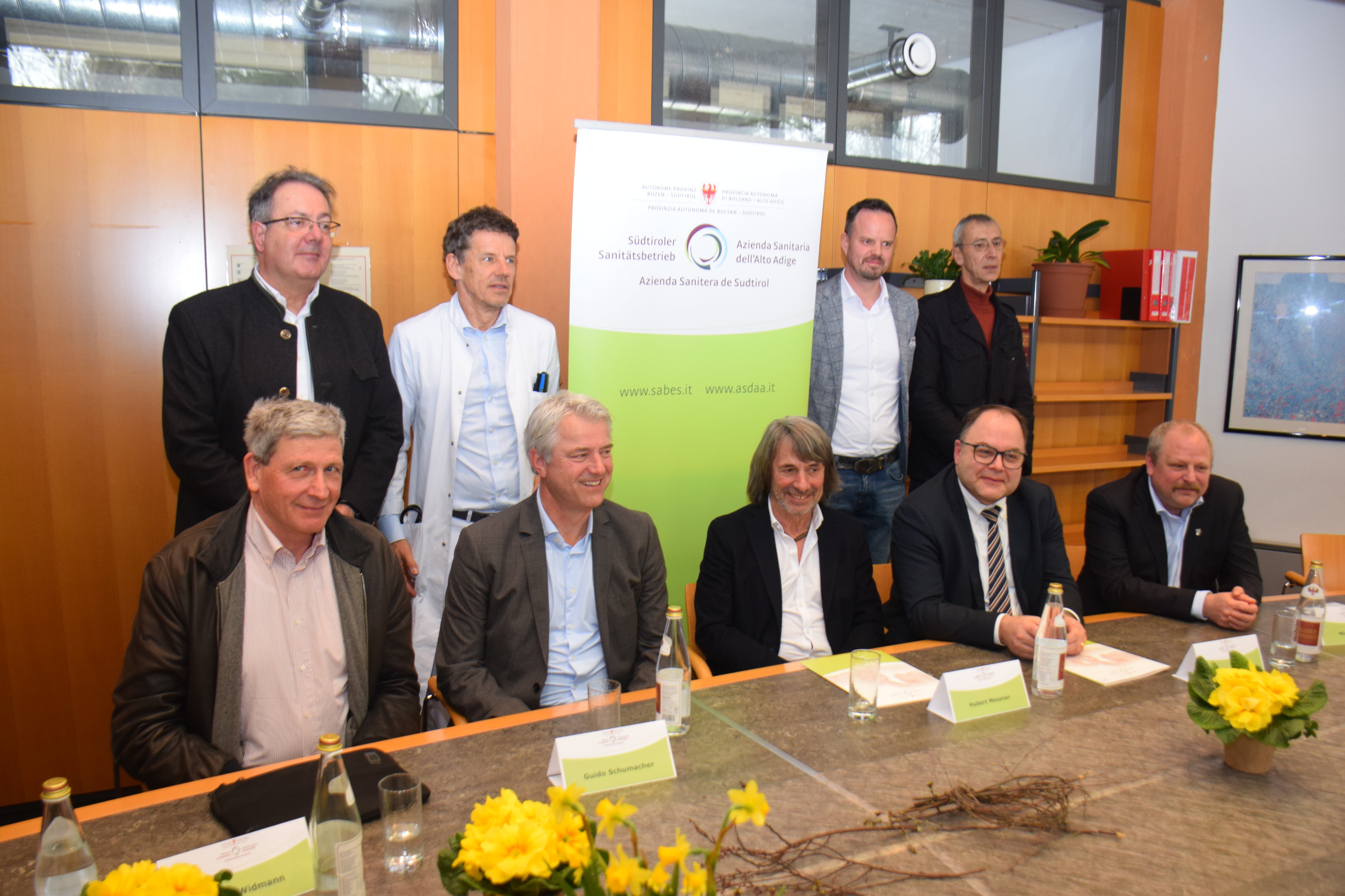 1. Reihe (v.l.n.r.): Josef Widmann, Guido Schumacher, Hubert Messner, Christian Kofler, Michael Engl. Hinten (v.l.n.r.): Markus Thaler, Markus Markart, Harald Frena und Frank Blumtritt