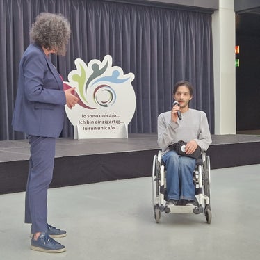 Fabiano Marchese erzählte von seiner Arbeit im Postamt. (Foto: Sabes)