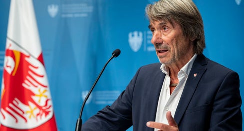 Unser Ziel muss sein, Menschen möglichst zu erreichen, bevor aus Glücksspiel ein gesundheitliches Problem wird, unterstreicht Gesundheitslandesrat Hubert Messner. (Foto: LPA/Fabio Brucculeri)