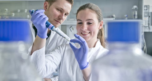 PMU Salzburg: Medizinstudium mit Landesförderung, Anmeldefrist läuft (Foto: PMU/Wildbild)