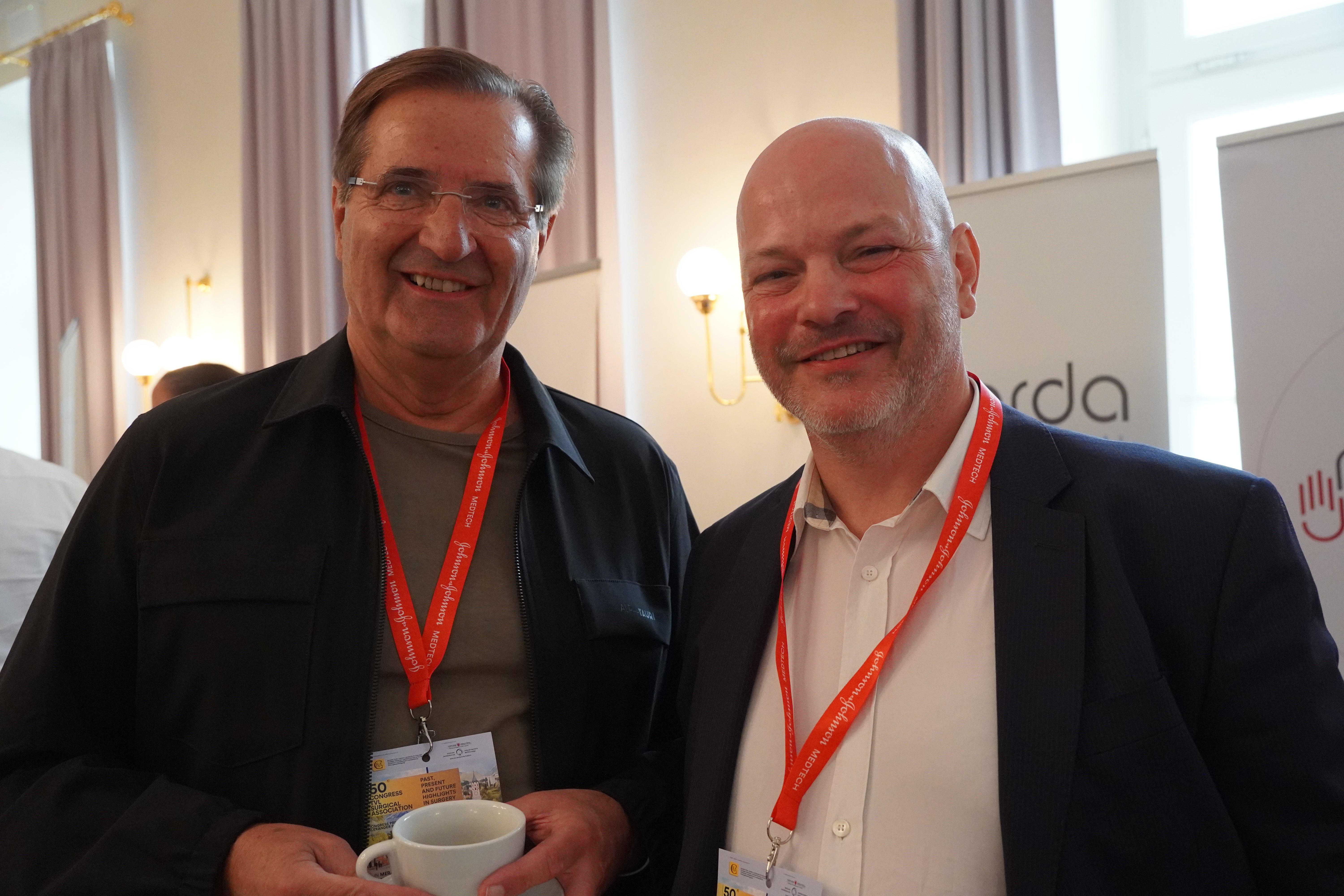 Prof. Dr. Alfred Königsrainer und Dr. Günther Sitzmann (re.), Primar der Chirurgie Bruneck (Foto: Sabes/SF) 