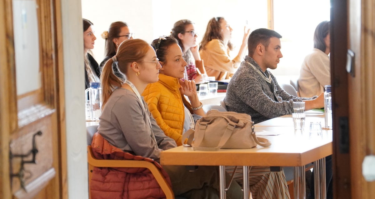 Unter dem Motto „Erleben Sie Medizin einmal anders“ bot die Veranstaltung rund 30 Medizinstudierenden die Möglichkeit, die medizinische Versorgung in Südtirol praxisnah kennenzulernen