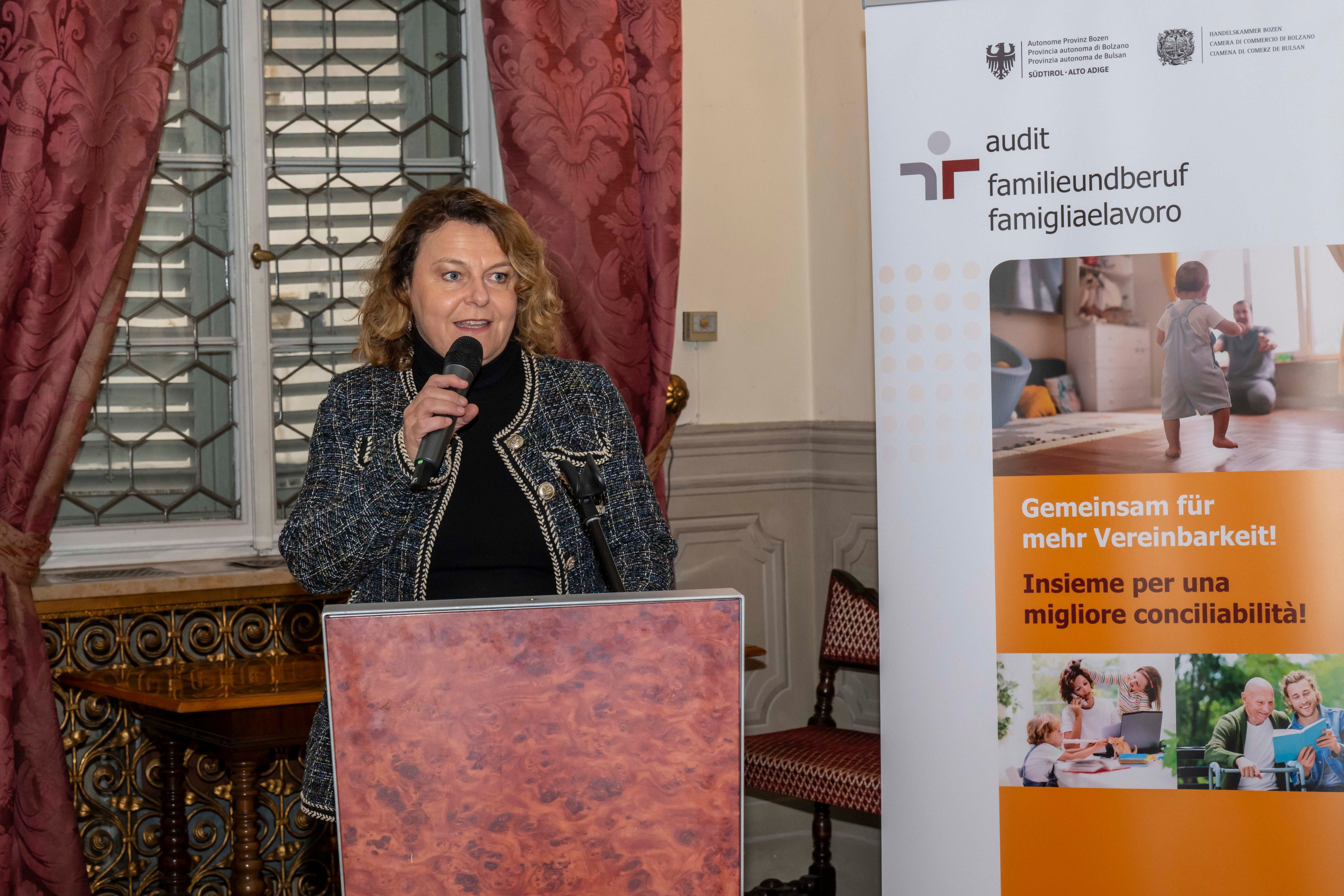 Dass Familienfreundlichkeit ein großer Vorteil für alle sei, davon ist auch Familienlandesrätin Rosmarie Pamer überzeugt. (Foto: Handelskammer Bozen/Othmar Seehauser) 