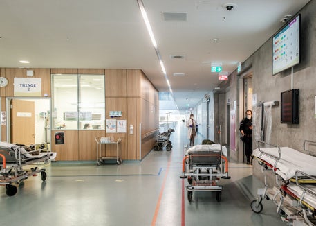 Die Landesregierung hat den Rahmen für einen neuen Notfallplan bei hochansteckenden Krankheiten festgelegt. Darin sind klare Schritte beispielsweise für Krankenhäuser enthalten, um Fälle gut zu behandeln und Ausbrüche zu verhindern. (Foto: LPA/Claudia Corrent)