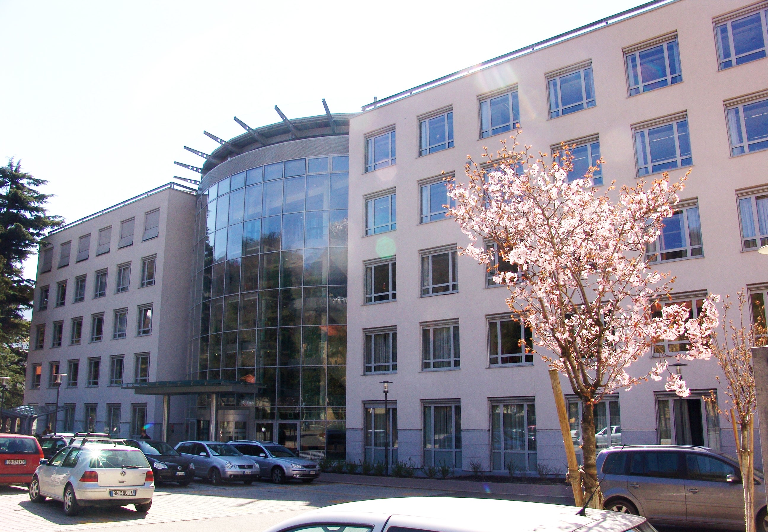 Eingang Reha-Trakt im Krankenhaus Meran