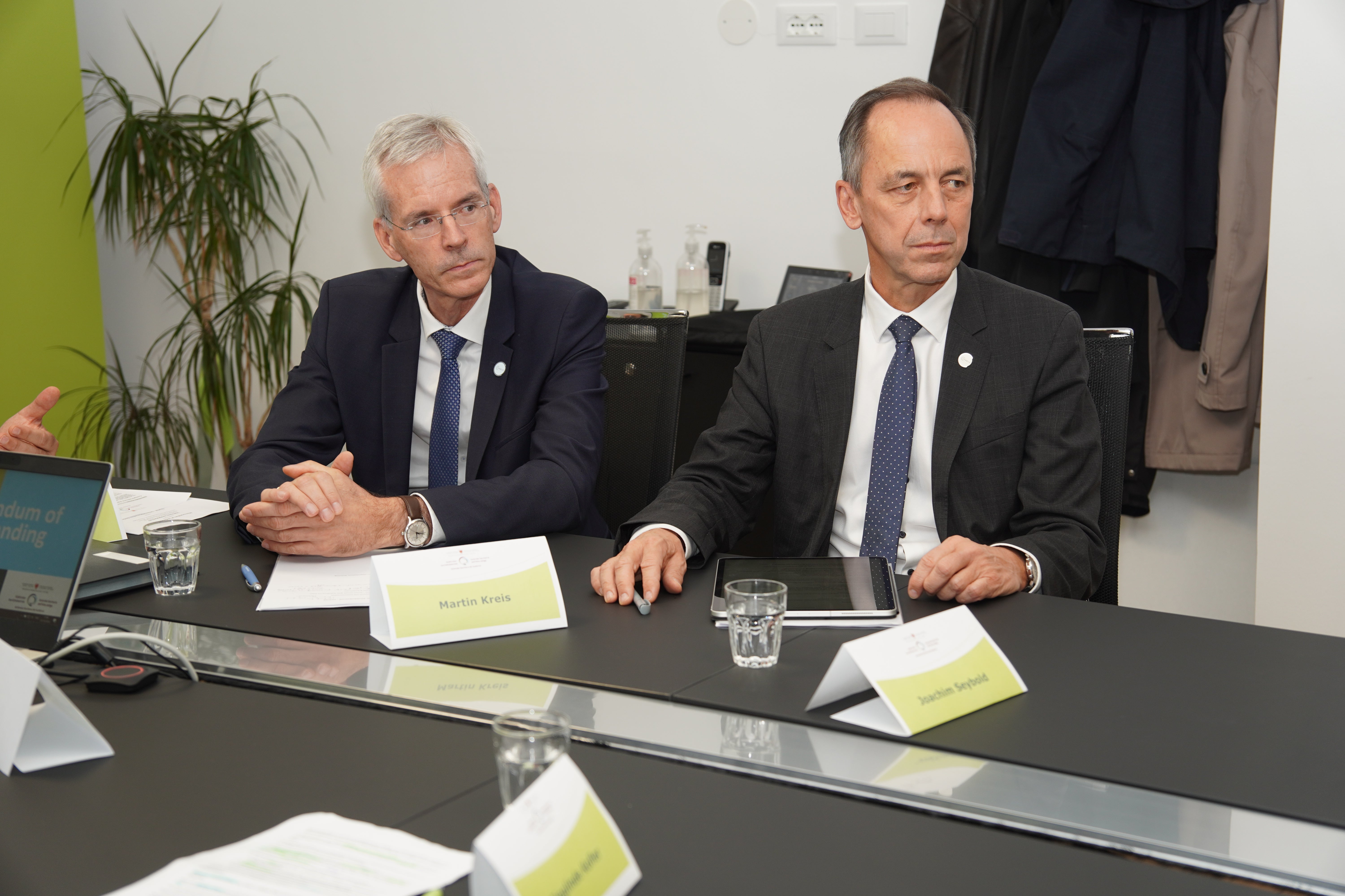 Prof. Dr. Martin E. Kreis, Vorstand für Krankenversorgung Charité; PD. Dr. Joachim Seybold, stellv. Vorstand für Krankenversorgung Charité