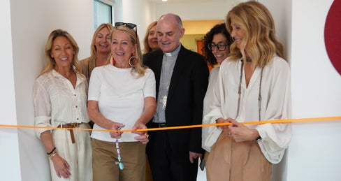 Offizielle Eröffnung: Lydia Pescollderungg schneidet das Band durch