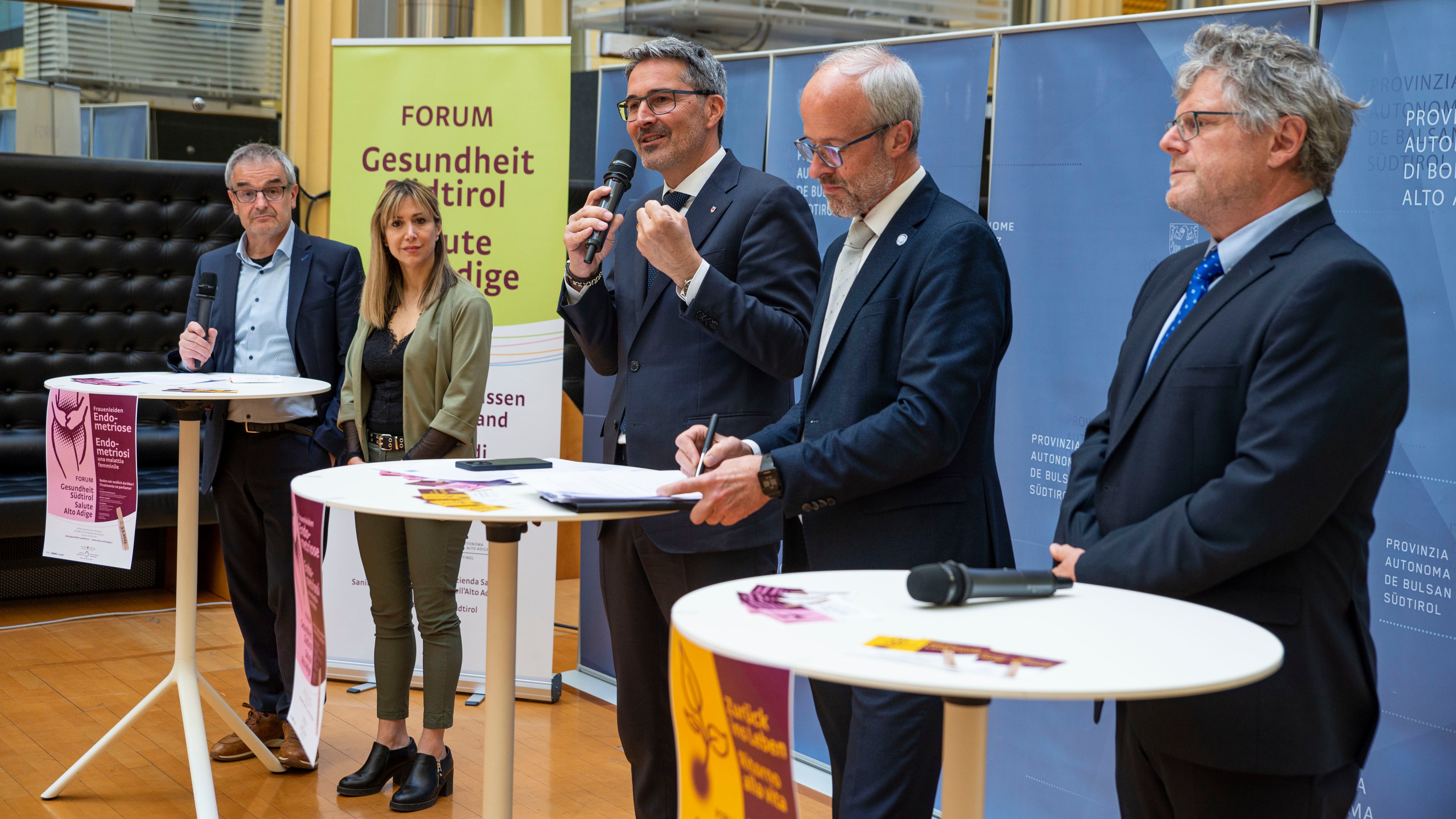 Il moderatore Lukas Raffl, Miriam Leopizzi, Arno Kompatscher, Florian Zerzer, Martin Steinkasserer. Foto: LPA/Fabio Brucculeri