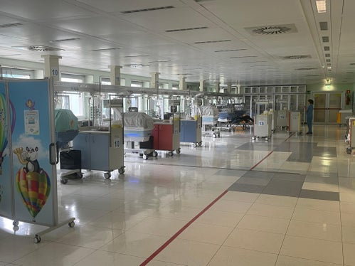 Der Umzug der Neugeborenen-Intensivstation ist gut über die Bühne gegangen. Foto: Sabes