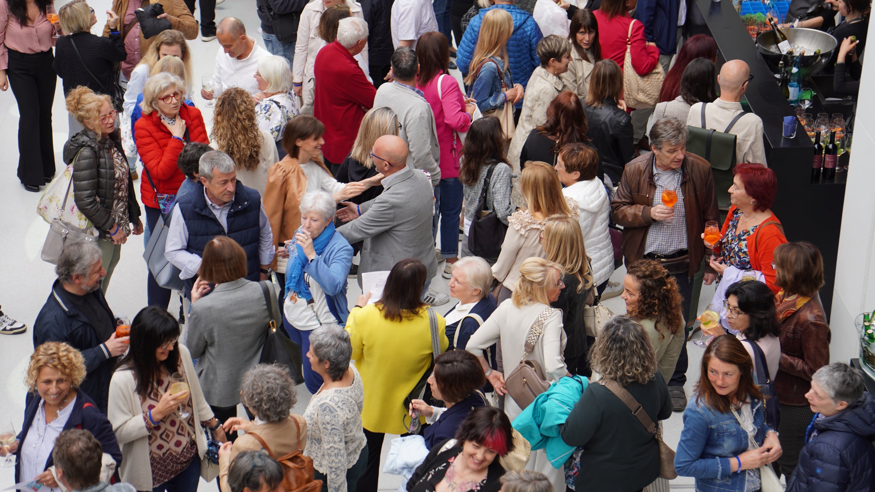 Rund 500 Personen, die seit 30, 35 oder 40 Jahren im Sanitätsbetrieb arbeiten oder sich bereits im wohlverdienten Ruhestand befinden, waren der Einladung zum Event gefolgt. 