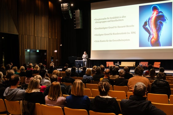 Rückenschmerzen sind eine Volkskrankheit und verursachen hohe Kosten für das Gesundheitssystem. (Foto: Ivo Corrà)