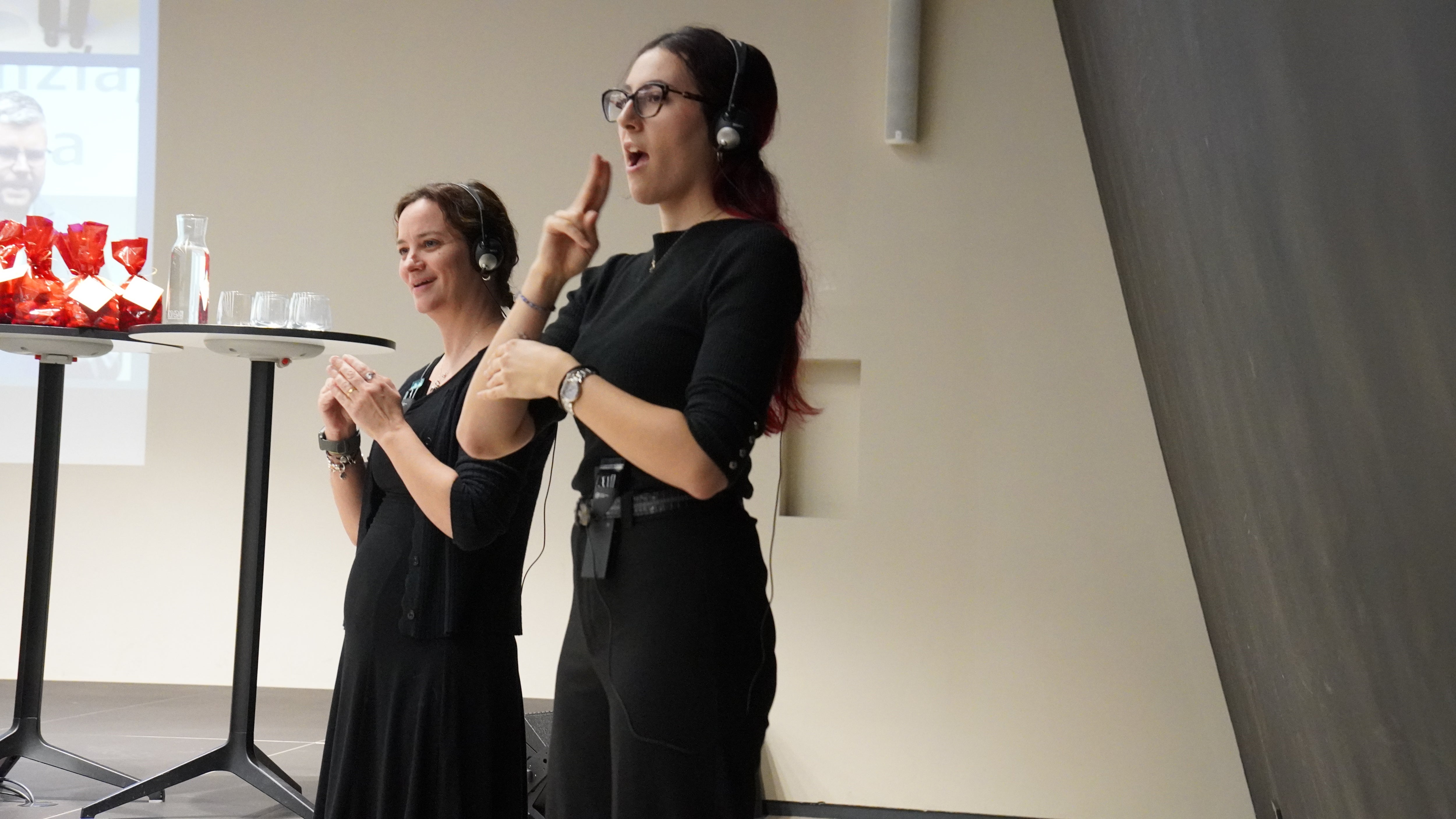 Die Gebärdendolmetscherinnen