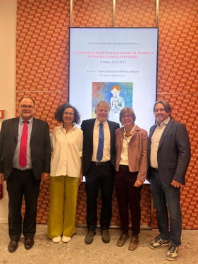 Generaldirektor Dr. Christian Kofler (li) begrüßt die Fachärztin Dr.in Elisabetta Chiodin, Primar Dr. Martin Steinkasserer, Fachärztin Dr.in Federica Verdi und Primar Dr. Alex Staffler (v.l.n.r.)