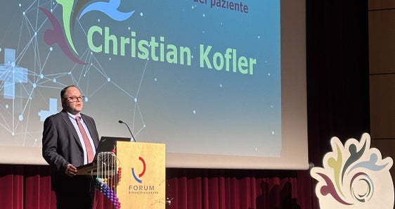 Generaldirektor Christian Kofler begrüßte die anwesenden Fachkräfte (Foto: Sabes/mp)