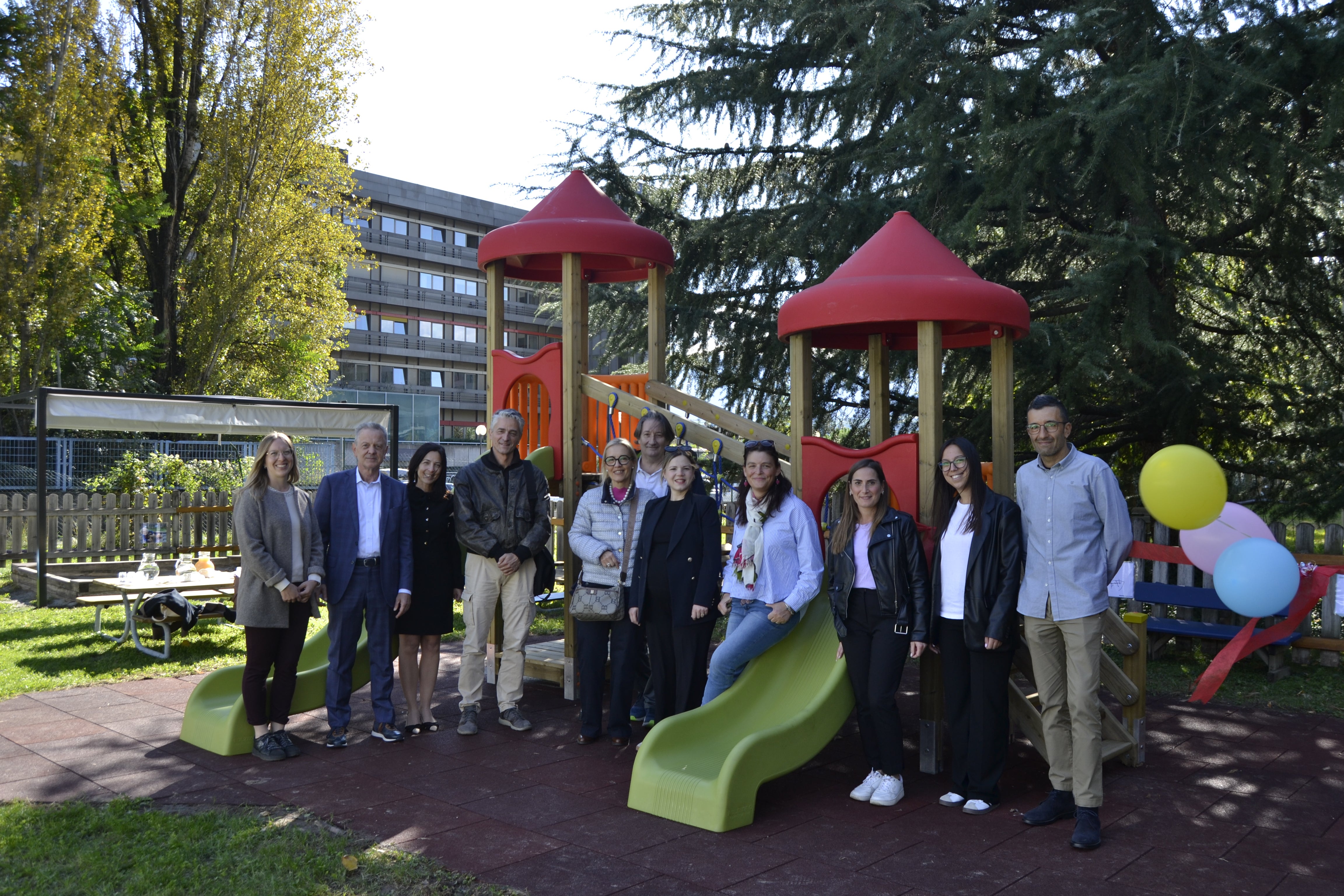 Der neue Spielplatz in der Kindertagesstätte im Gesundheitsbezirk Bozen.