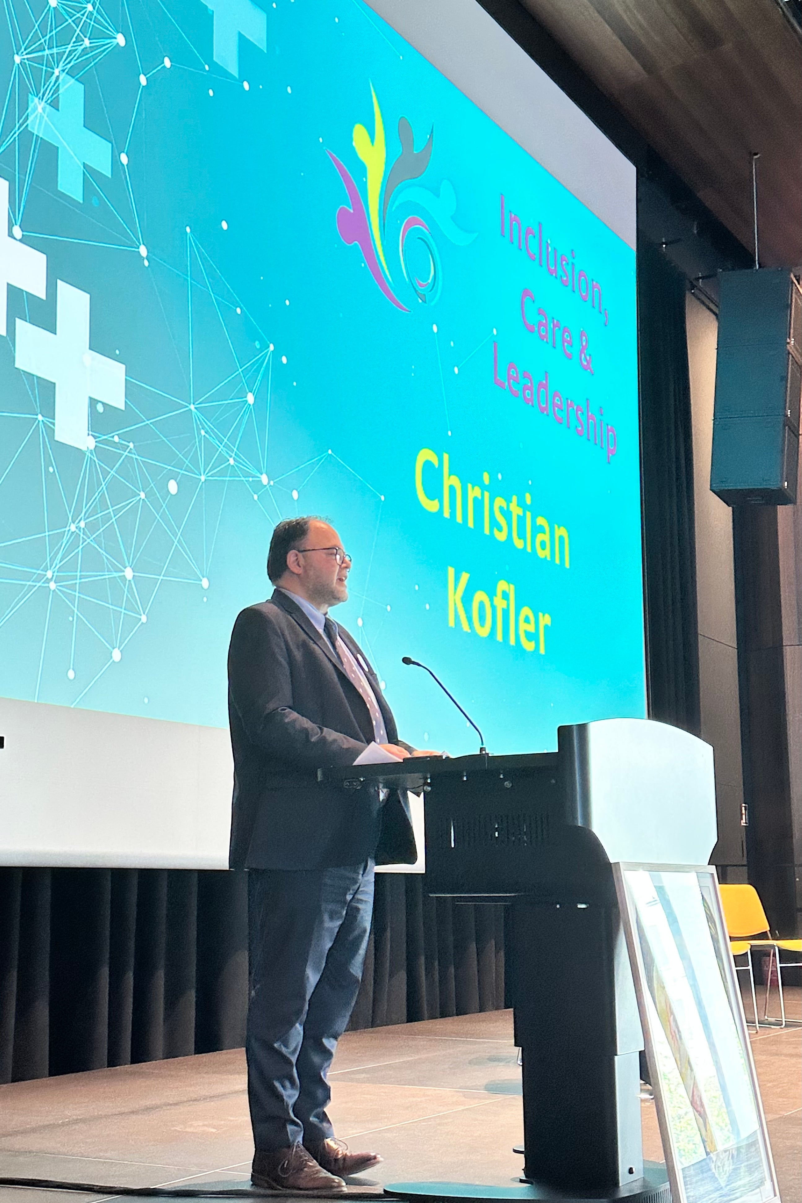 Generaldirektor Christian Kofler hielt einen Impulsvortrag zu Führung, Vorbild und Verantwortung. (Foto: Maurizio Pilia)