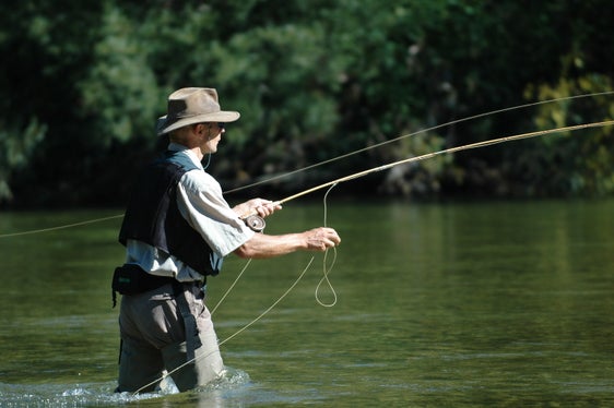 Neben der Leichtathletik ist das Fliegenfischen die zweite große Leidenschaft von Hubert Indra. (Foto: privat)