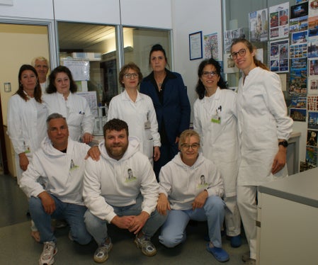 Gruppenfoto: LuceMia, Cinzia Vecchiato, Irene Pechlaner und das Team vom Labor