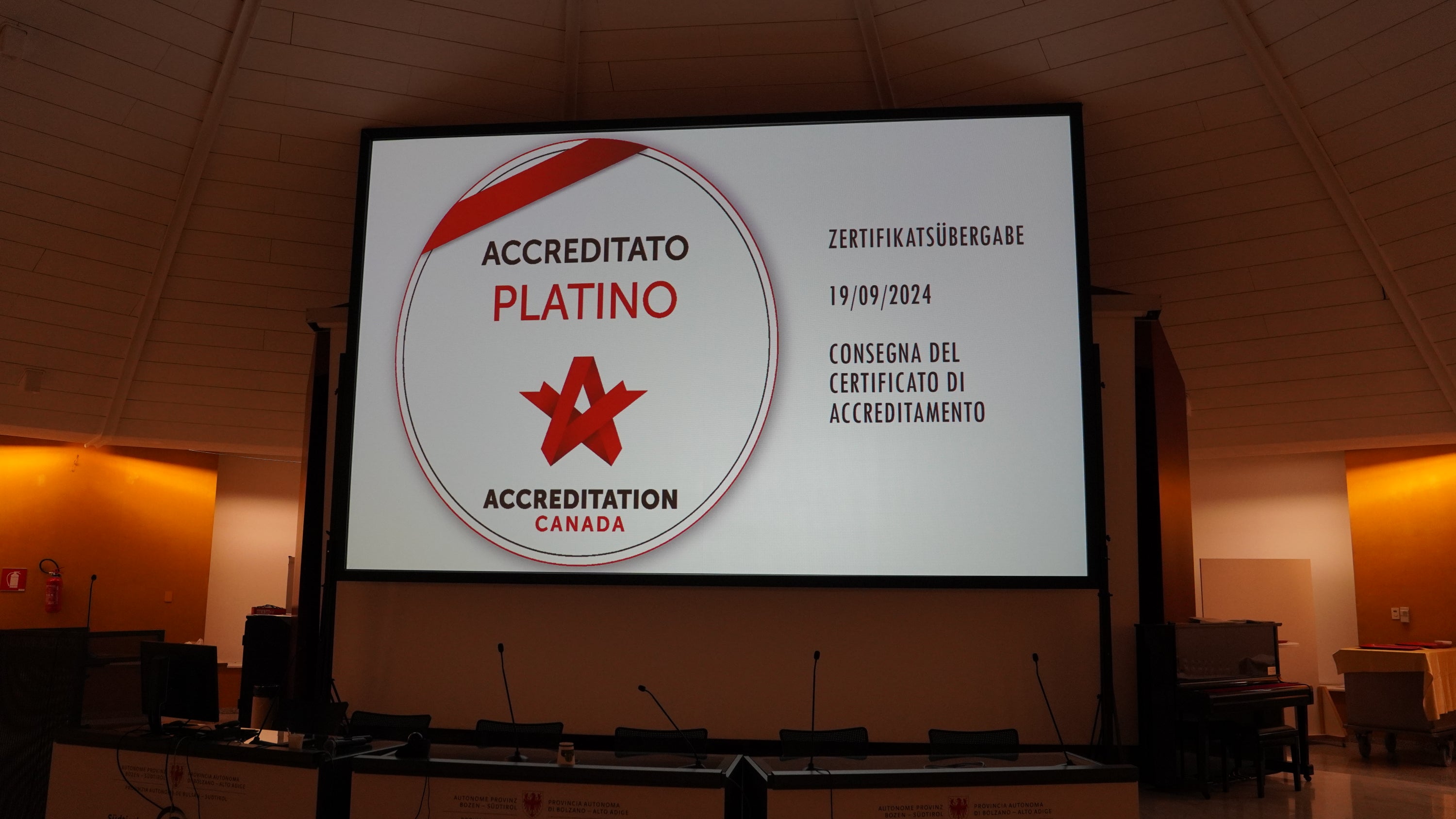 Das Zertifikat für die Akkreditierung mit Level Platin (Foto: Ingeburg Gurndin)