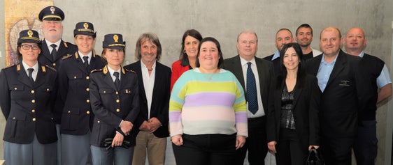 Von links nach rechts: Carmen Ranigler, Walter Clauser, Cindy Oberhöller, Mariarosaria Latella, Hubert Messner, Irene Pechlaner, Elena Carion, Paolo Sartori, Stefania Bertolami, Stefan Tratter, Tiziano Garbin, Christian Govi, Sandro Trigolo
