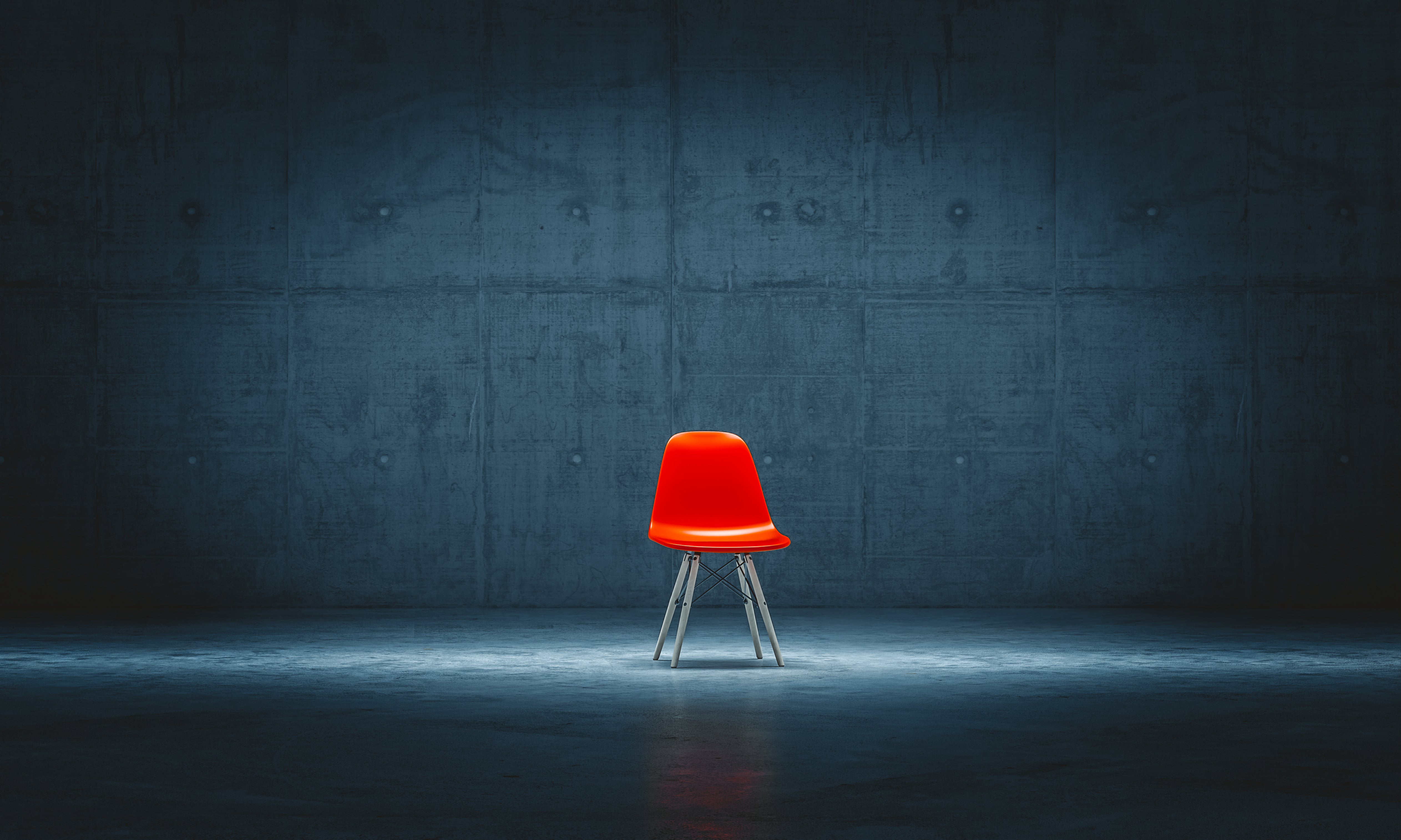 Rote Stühle sind das Symbol für den Kampf gegen Gewalt an Frauen (Foto 123rf)