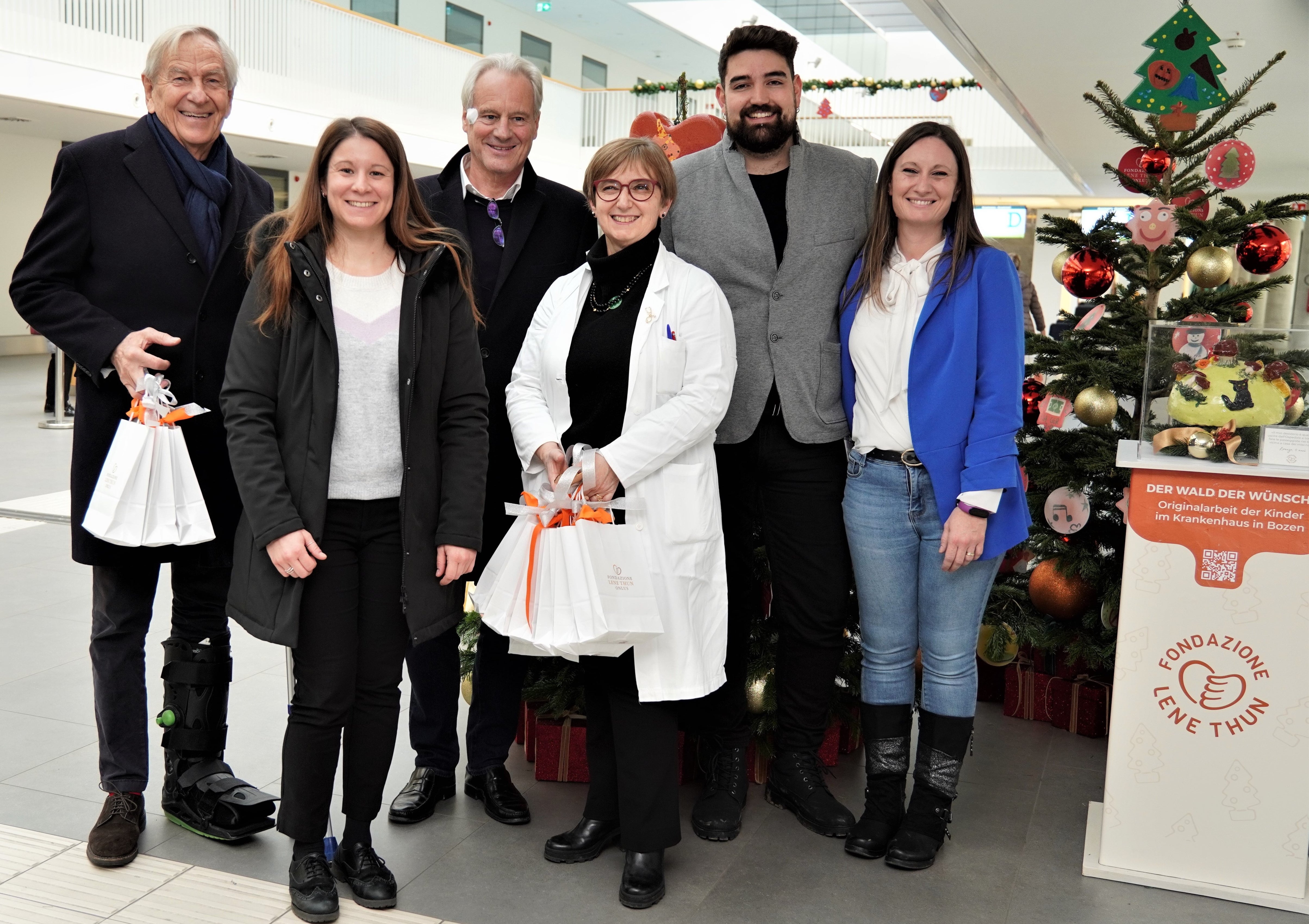 Die Vertreter der Stiftung Lene Thun, die Primaria und das Komitee